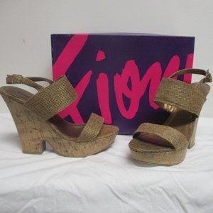 Metallic Gold Woven Platform Wedges sz 8 LIKE NEW